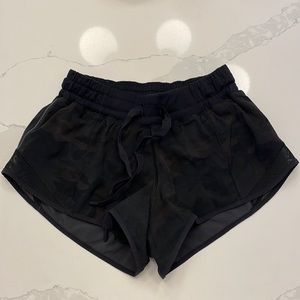 Lululemon Hotty Hot Lined Short 2.5"